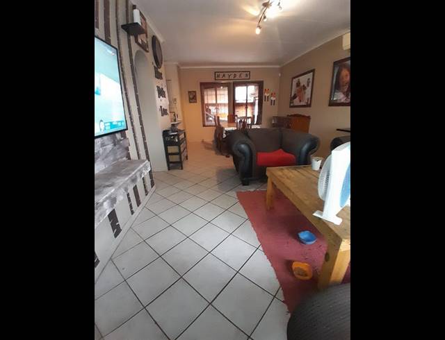 3 BEDROOM HOUSE FOR SALE IN ELOFFSDAL